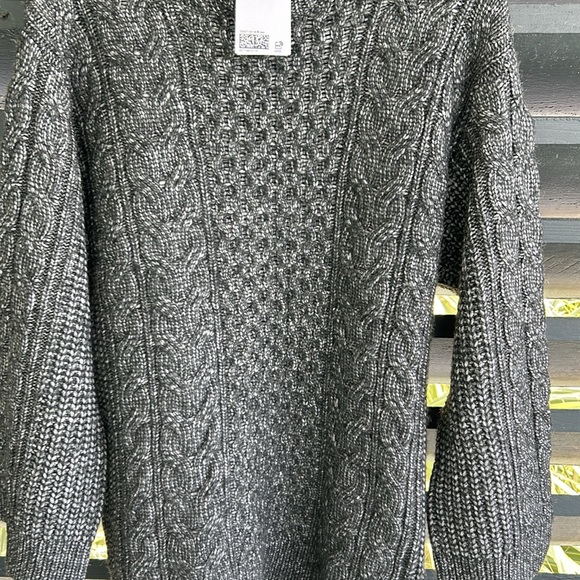 NWT H & M Divided Sweater - Picture 2 of 6